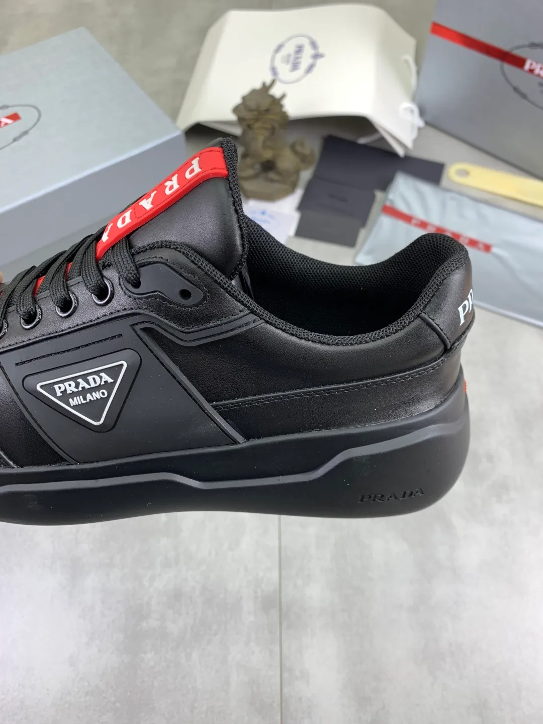 Men's men's shoes P600 💰【New style】Top quality, new popular models on the official website, which will never go out of style for a century, 🆘 The trendy brand (Prada) mainly promotes popular models, avant-garde and versatile fashionable men's shoes, privately molded, with cowhide splicing and 1:1 oil edge treatment... fashionable and simple, original imported cowhide with python skin, cowhide leather lining for feet; the atmosphere and personality are more fashionable, eye-catching and pursuing class. It will subvert the old idea and be a must-have for fashionistas who want to spend time with you! Must keep it! High-end comfortable and low-cost, high-end quality workmanship. Size: 38-45 4️⃣ colors available. full package